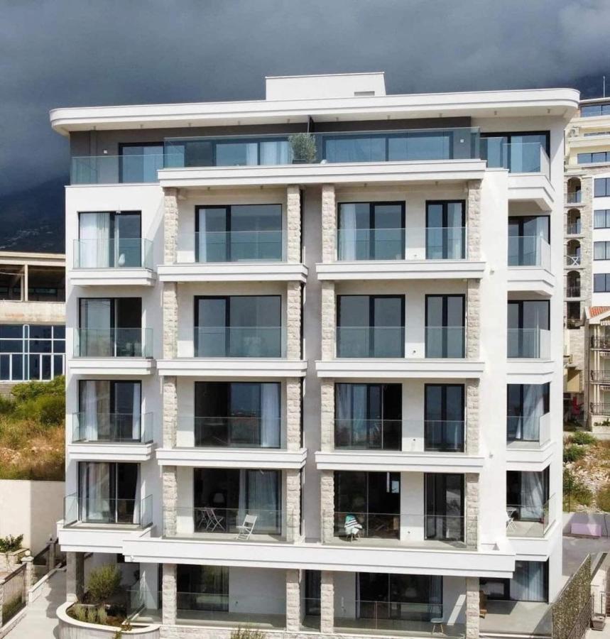 Horizon-two Bedroom Partial Sea View Charlene Becici (Budva)